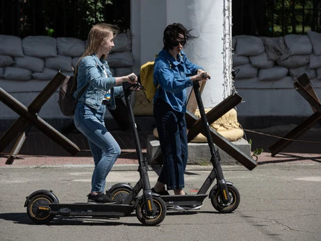 Уже транспортные средства, но еще без правил: запретят ли самокаты и моноколеса в Украине