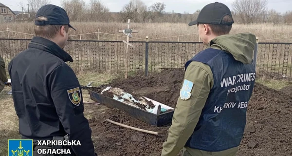 Под Харьковом эксгумировали тело мужчины, погибшего от обстрелов россиян в апреле прошлого года