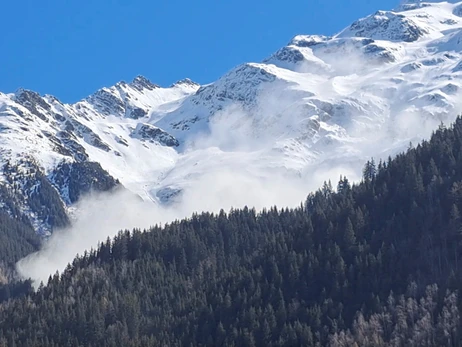 Во время схода лавины во французских Альпах погибли туристы
