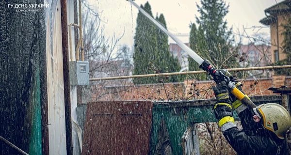 В Сумах 10-летняя девочка спасла троих братьев и сестер от пожара в доме