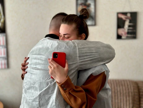 Девушка, потерявшая отца и сестру после российского обстрела Запорожья, попросила о помощи