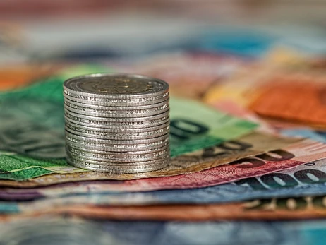 Курс валют на 12 апреля: сколько стоят доллар, евро и злотый