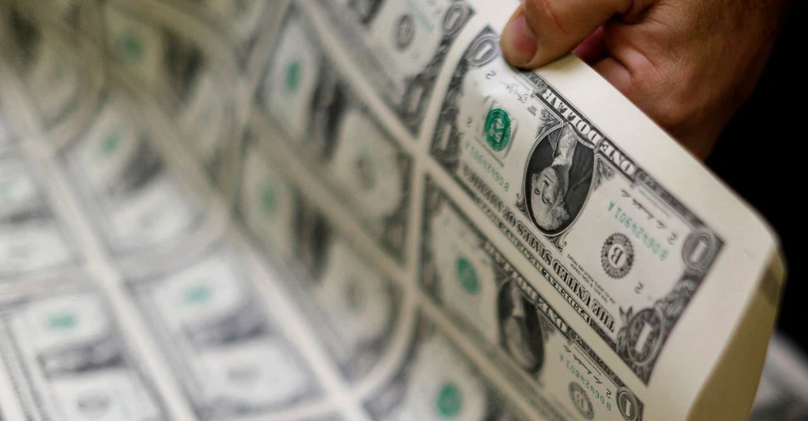 Время избавляться от долларов? Насколько реален крах американской валюты