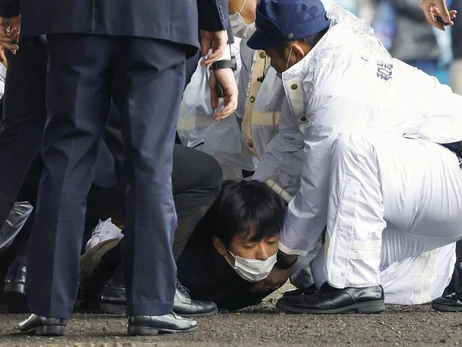 Японец бросил взрывчатку во время предвыборного выступления премьера