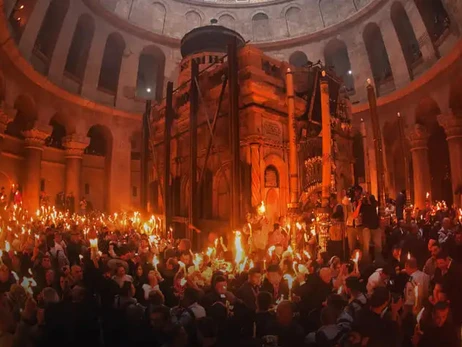 У Єрусалимі у храмі Гробу Господнього зійшов Благодатний вогонь
