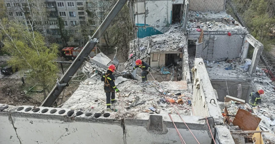 В Славянске из-под завалов достали тело мужчины - количество погибших достигло 12