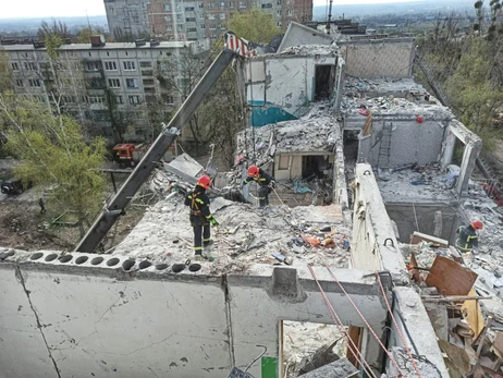 В Славянске из-под завалов достали тело мужчины - количество погибших достигло 12