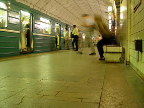 По утрам станцию метро «Лесная» поезда будут игнорировать 