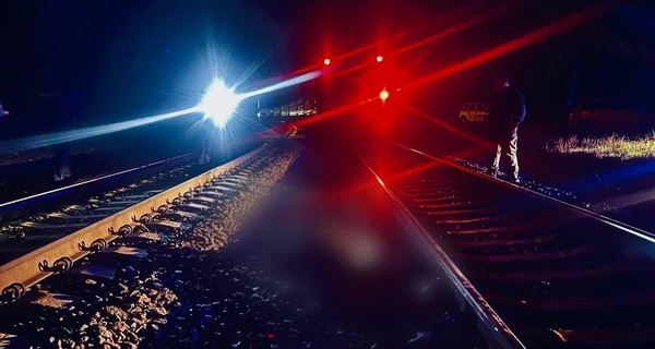 Под Киевом два человека одновременно попали под встречные поезда 