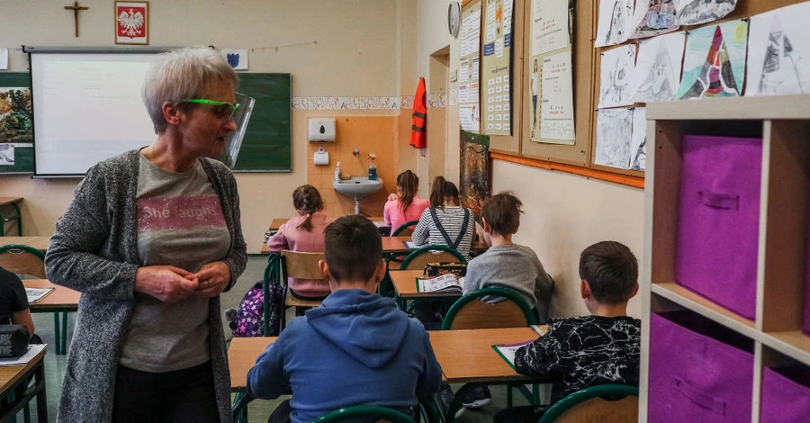 Чим здивували польські школи: меса – замість уроків, а двійка – бал прохідний