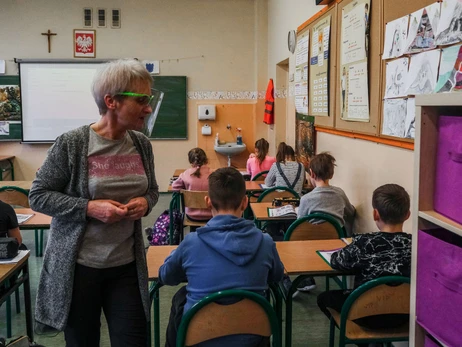 Чим здивували польські школи: меса – замість уроків, а двійка – бал прохідний