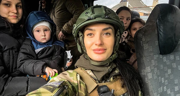 Полицейские под обстрелами эвакуировали из-под Донецка пятерых детей с их семьями