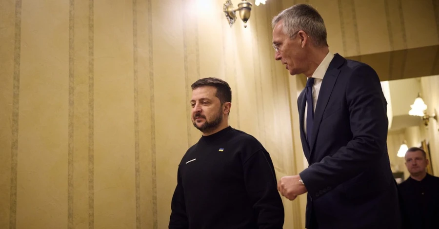 Зеленский в Киеве попросил генсека НАТО преодолеть 