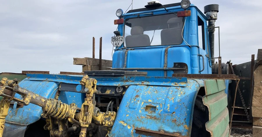 Фермер из Харьковской области переоборудовал трактор, чтобы работать на потенциально заминированных полях