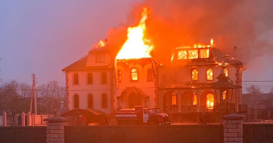 У Чернівецькій області підпалили церкву УПЦ (МП), яку побудували в 2014 році