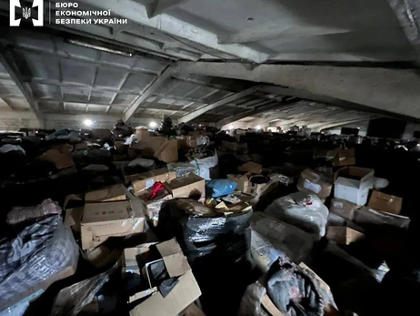 Во Львовской области обнаружили подпольный склад с товаром, похожим на гумпомощь