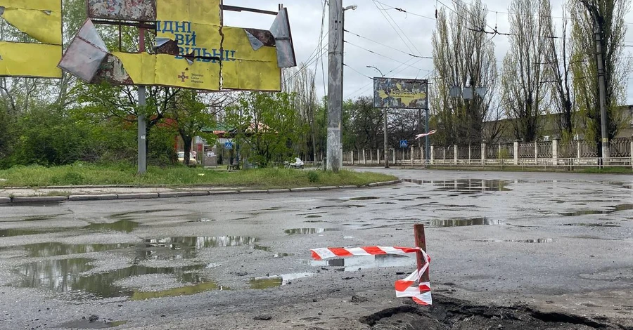 Російські військові атакували житловий квартал Херсона, є загиблий