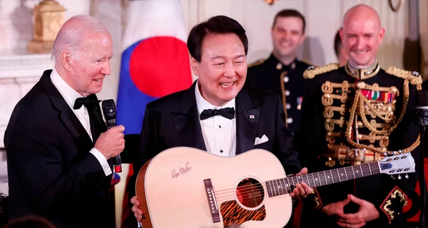 Президент Южной Кореи по просьбе Байдена спел песню American Pie на ужине в Белом доме