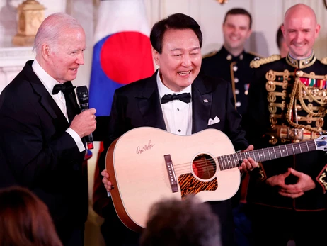 Президент Южной Кореи по просьбе Байдена спел песню American Pie на ужине в Белом доме