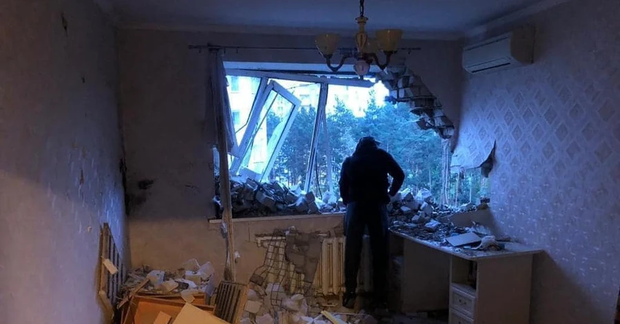 Обломки российской ракеты повредили многоэтажку в Украинке: ранен ребенок