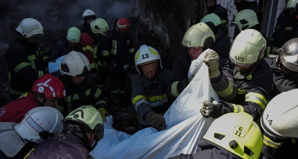 Из-под завалов в Умани извлекли тело четвертого ребенка, погибших уже 23