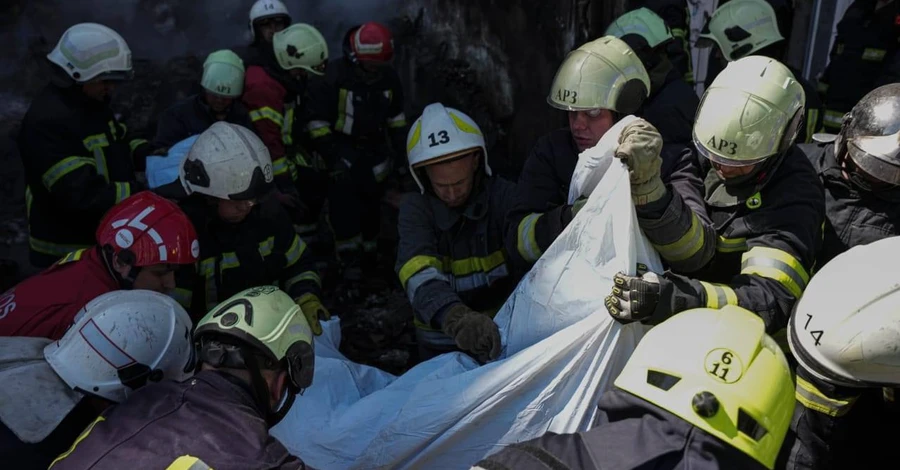  В Умани завершили поисково-спасательную операцию после обстрела РФ: 23 погибших