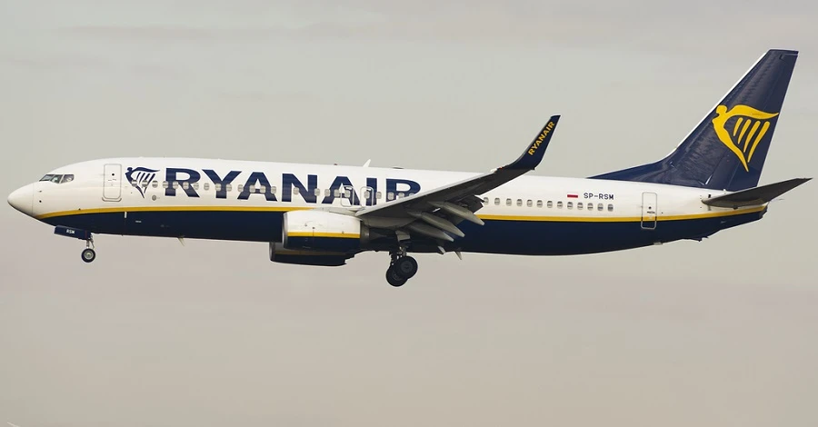 Ryanair скасувала сотні рейсів на травневі свята через страйки у Франції