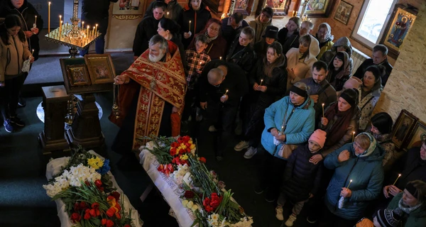 В Умани попрощались с братиком и сестричкой, погибшими от российской ракеты