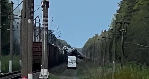 В Брянской области РФ взорвали железную дорогу - грузовой поезд сошел с рельсов