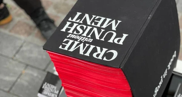 Украинские студенты создали книгу о преступлениях РФ - издание весит 50 кг