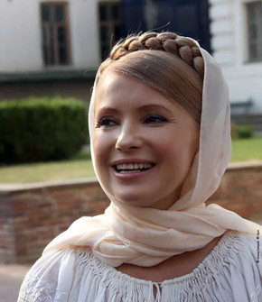 Тимошенко сделала два подарка - учителям и студентам, а одно предложение - парламенту 