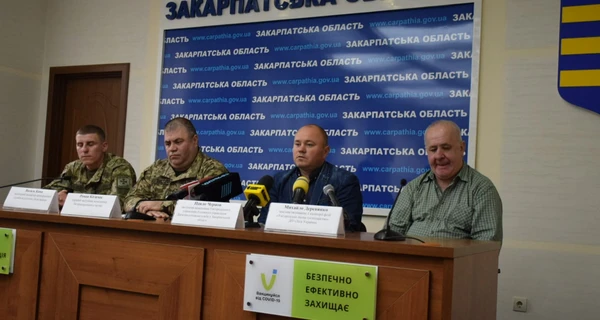 Пограничник извинился за фотографию мертвого медведя на Закарпатье