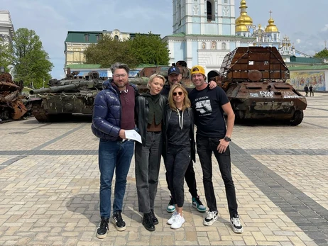 Зірки Голлівуду Кетрін Винник та Іванна Сахно відвідали Київ і прогулялися центром міста