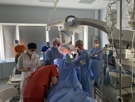 Львовские нейрохирурги впервые выполнили операцию на мозге с пробуждением пациента