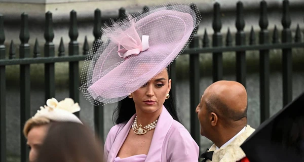 Звезды на коронации Чарльза III: Кэтти Перри в розовом, а Эмма Томпсон в красном