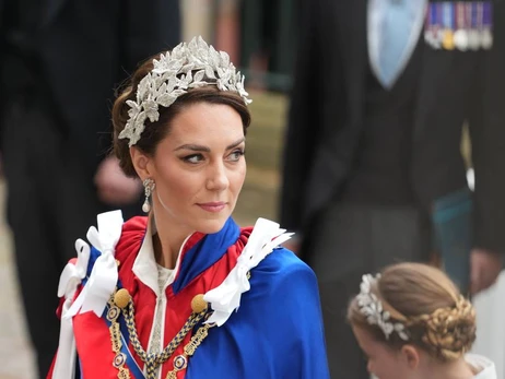 Кейт Миддлтон надела на коронацию Чарльза III сережки принцессы Дианы и отказалась от тиары
