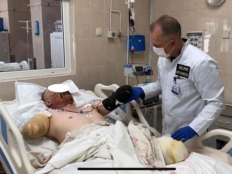 В Днепре медики спасли бойца, который в бою за Бахмут потерял ногу и руки
