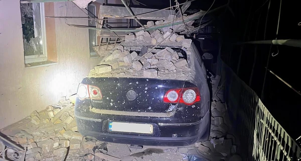 В Никополе ночью от российского обстрела погибла 72-летняя женщина и три человека пострадали