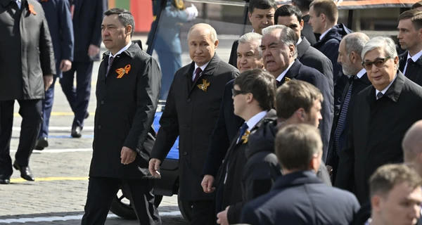 Батіг без пряника: що змусило 7 президентів приїхати 9 травня на парад до Москви