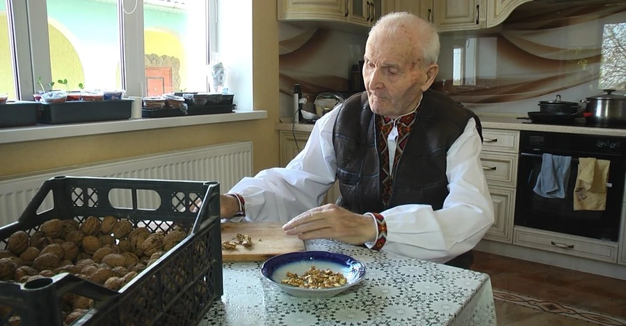 В Хмельницкой области живет волонтер, которому исполнился 101 год