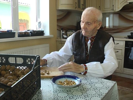 В Хмельницкой области живет волонтер, которому исполнился 101 год