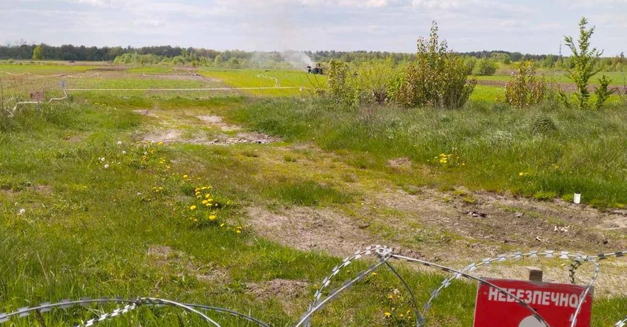 В Ровенской области на мине подорвался трактор, есть погибший 
