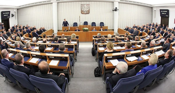 Польский Сенат единогласно поддержал резолюцию по вступлению Украины в НАТО.