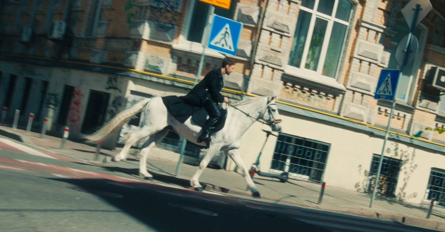 Премьеры недели: Барских в клипе проехался по Киеву на коне, а актриса 