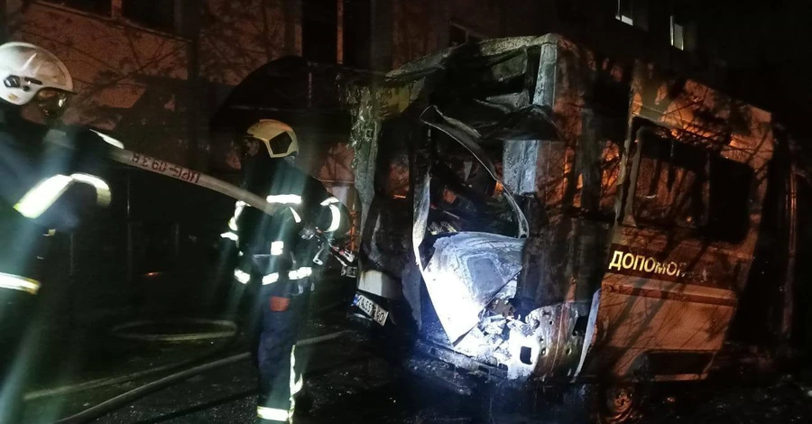 В Киеве загорелась машина 