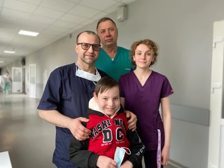 Отвір трахеї був у сім разів менший за норму: у Львові провели унікальну операцію 9-річному хлопчику