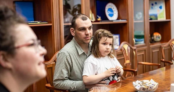 В Украину вернули 6-летнюю девочку, родители которой попали в плен в Мариуполе