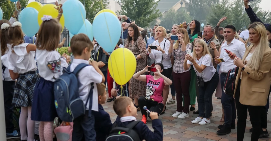 Минобразования: Последний звонок в школах Украины прозвенит 16 июня