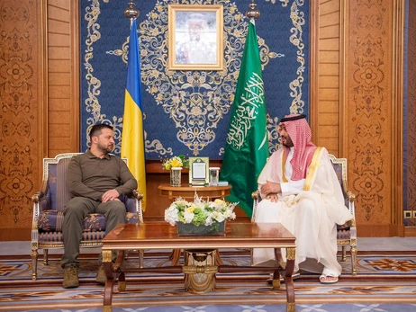 Зеленський зустрівся із саудівським принцом та подякував за сприяння у обміні полоненими