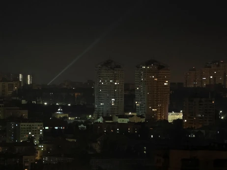 Россияне ночью атаковали Киев, обломки ракет упали в трех районах города